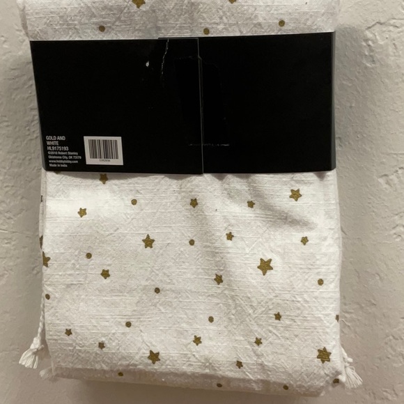 Robert Stanley Home Collection Christmas Table Throw White/ Gold NWTS - Picture 4 of 5